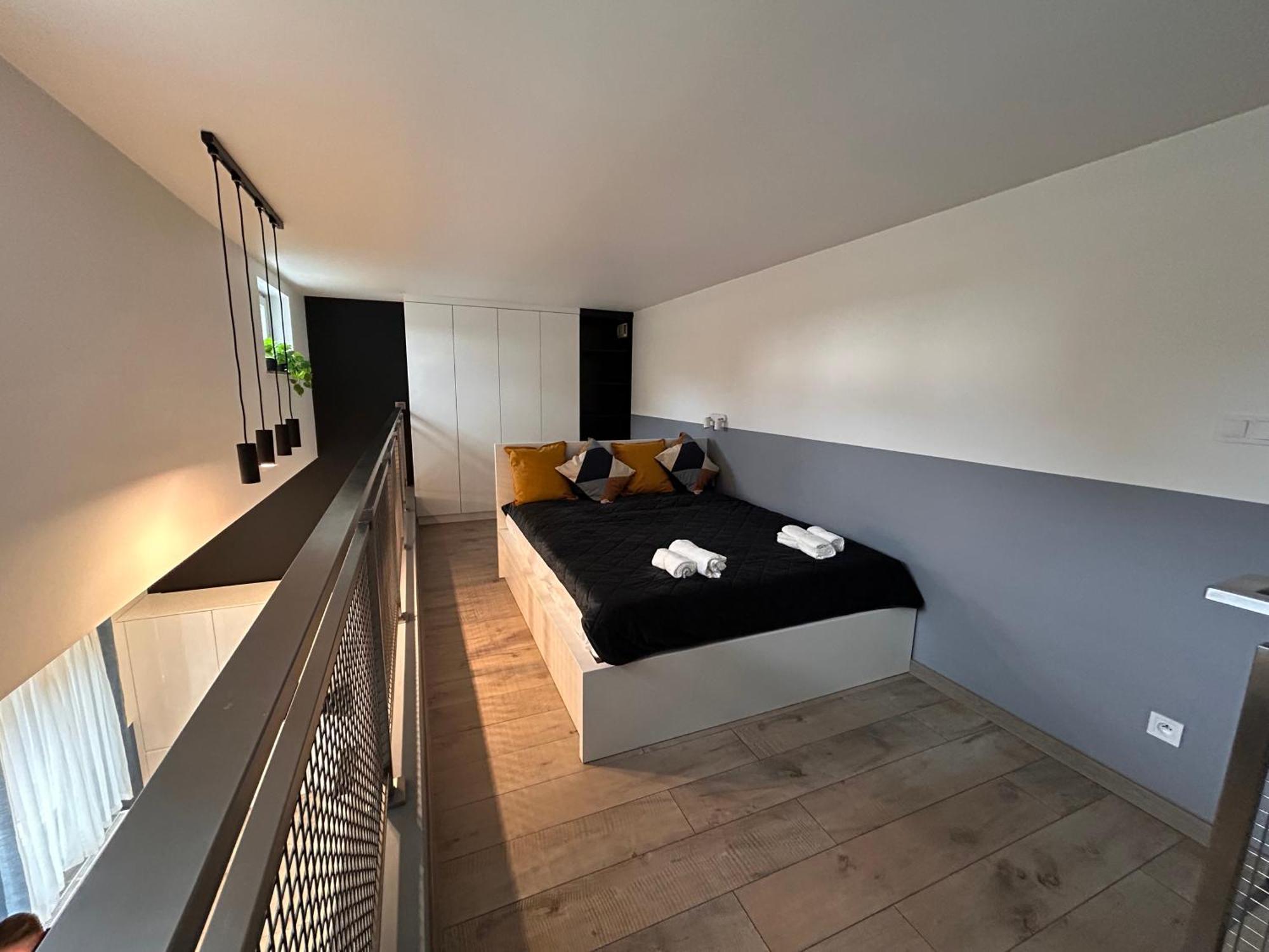 Apartament Dwupoziomowy カトヴィツェ エクステリア 写真